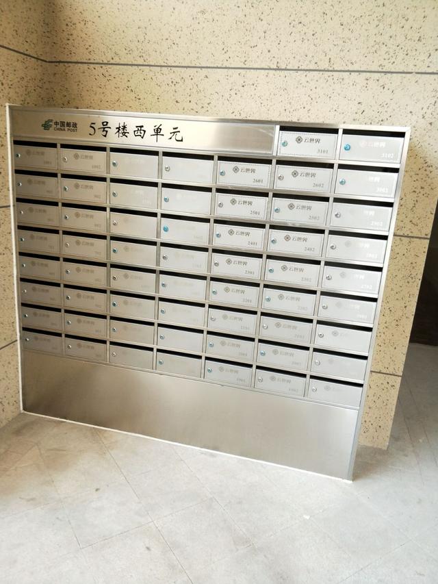 打造高品質(zhì)生活 為何小區(qū)信報(bào)箱應(yīng)首選嘉合不銹鋼信報(bào)箱